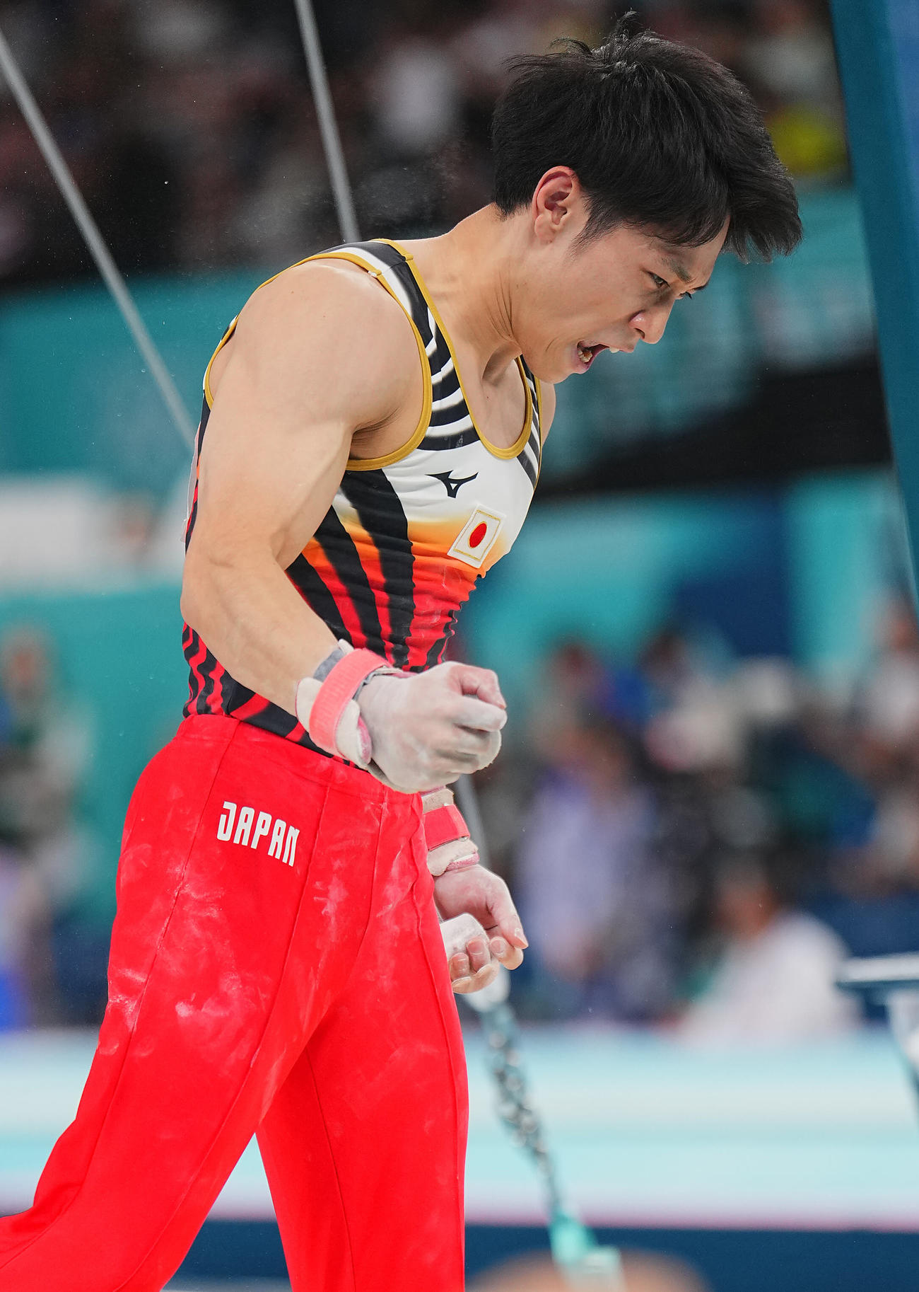 体操男子団体決勝、つり輪の演技を終えガッツポーズする谷川（撮影・垰建太）