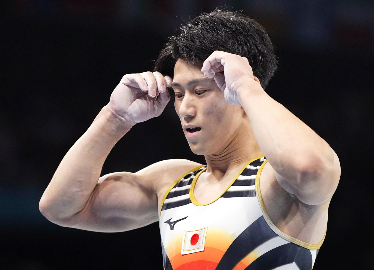 男子個人総合決勝　あん馬の演技を終え厳しい表情の橋本大輝（共同）