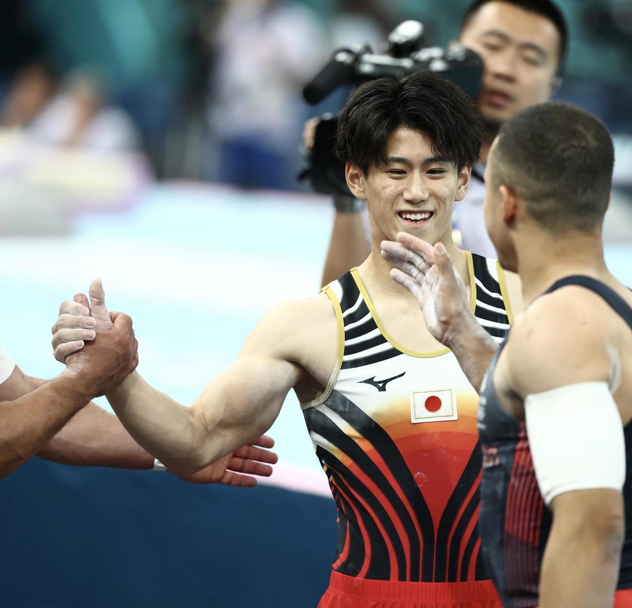 男子個人総合決勝　男子個人総合決勝　跳馬の演技を終え、笑顔を見せる橋本（撮影・河田真司）