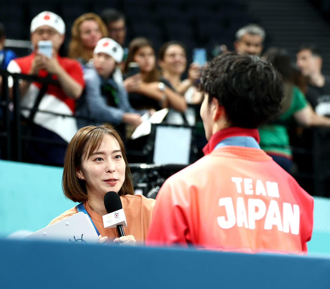 試合後、岡にインタビューする石川佳純さん（撮影・河田真司）