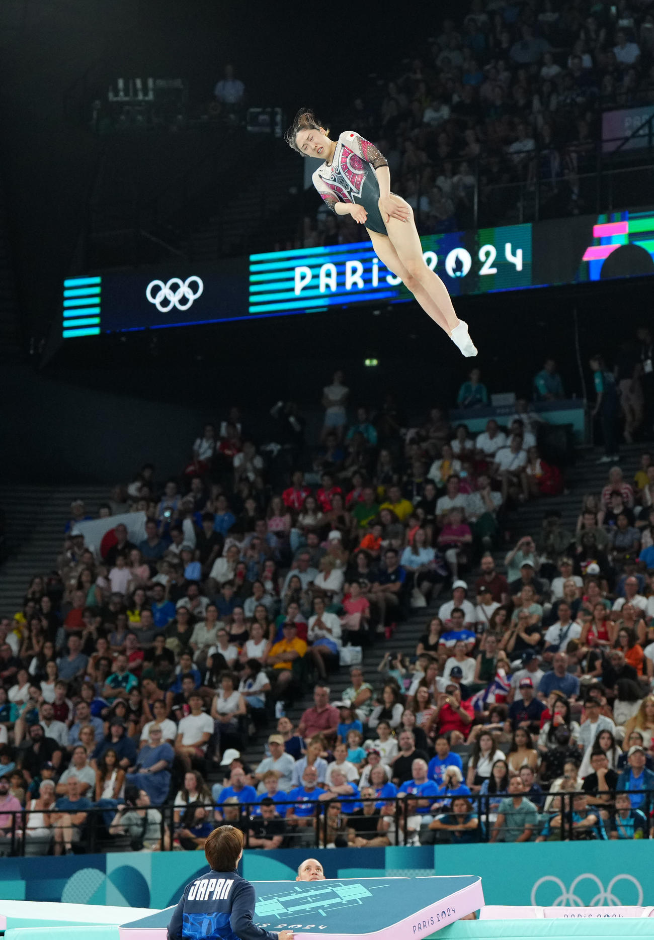 女子トランポリン決勝で試技を行う森（撮影・江口和貴）