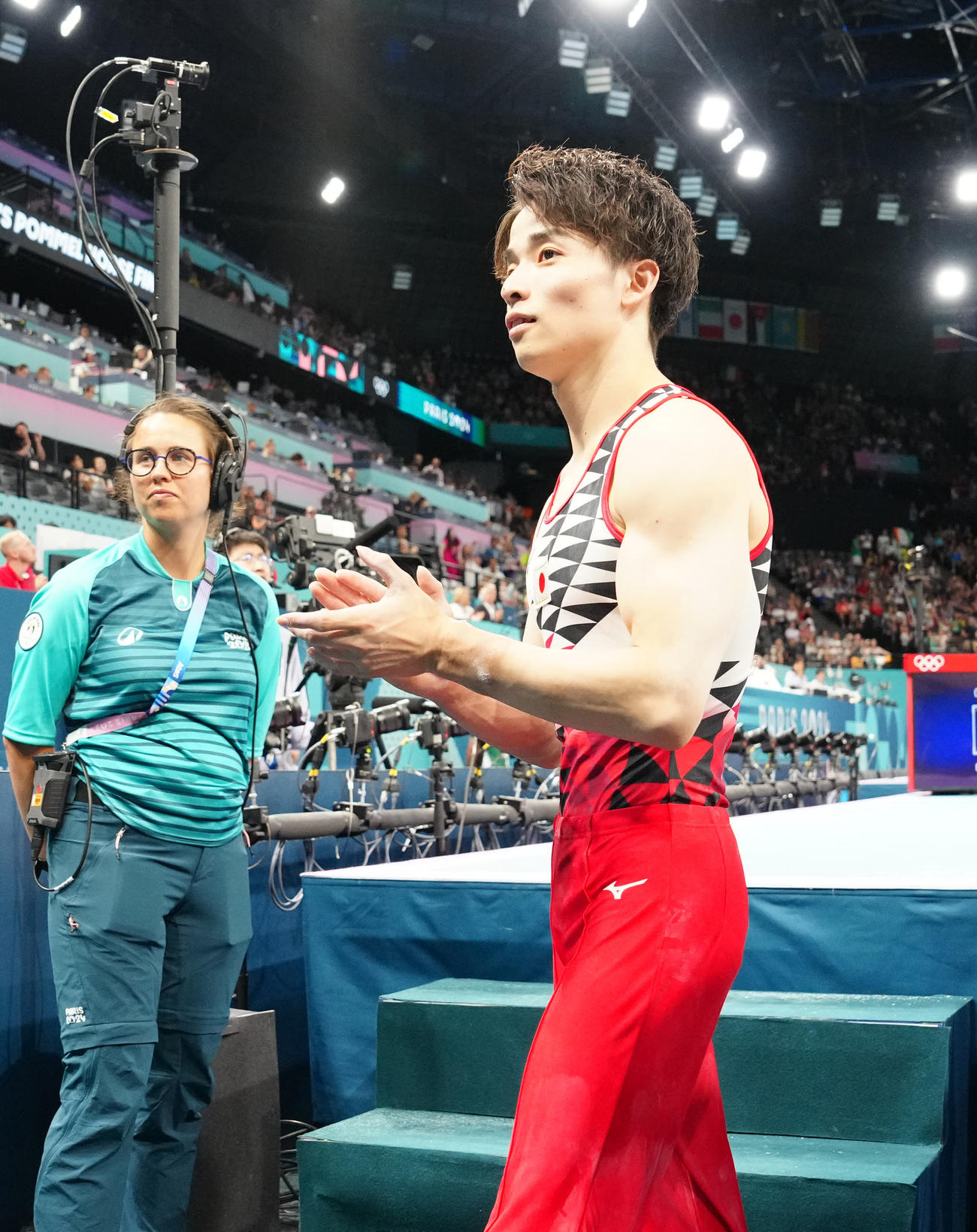 体操男子の種目別あん馬決勝後、引き揚げる杉野（撮影・江口和貴）