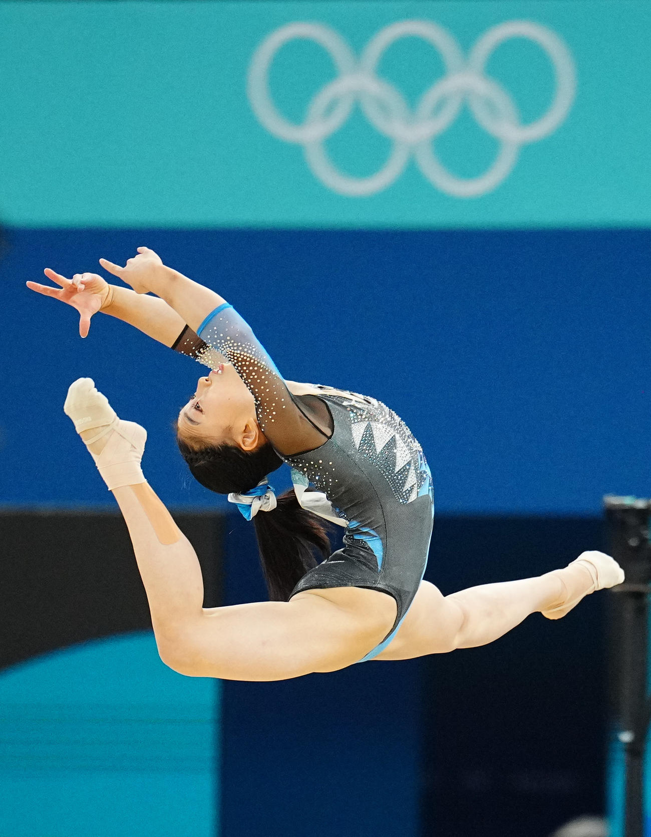 体操女子種目別決勝、ゆかの演技をする岸（撮影・垰建太）