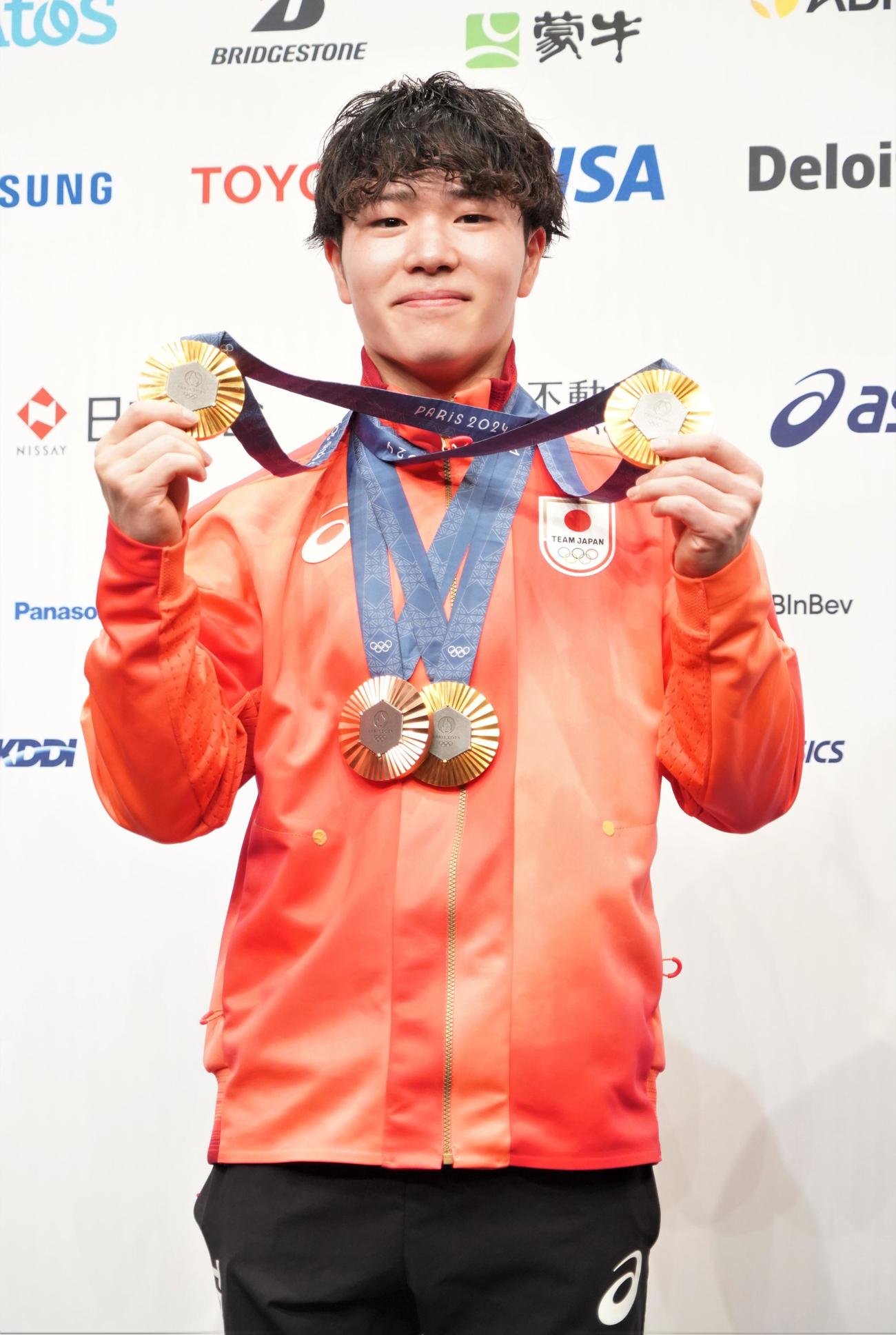 メダリスト会見に出席した体操男子岡慎之助（撮影・佐藤成）