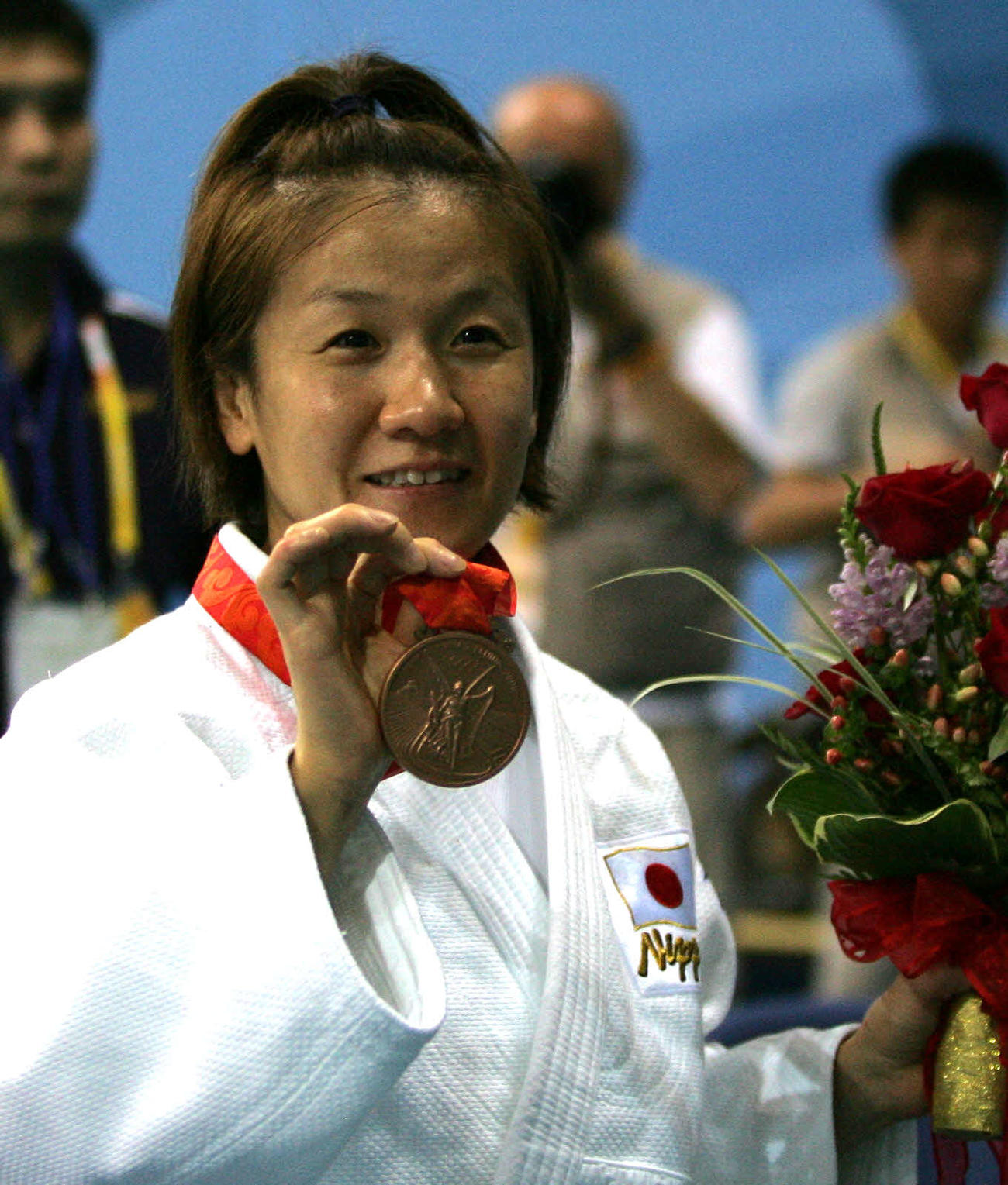 2008年8月、北京五輪柔道女子48キロ級表彰式　銅メダルを手に笑顔の谷亮子