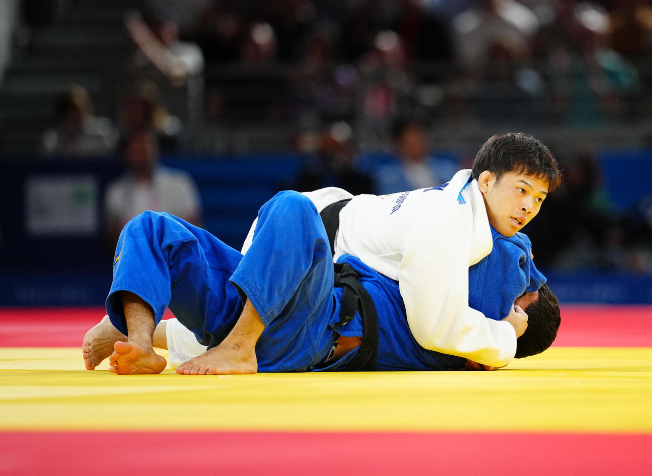 柔道男子60キロ級3位決定戦、一本勝ちを決める永山（撮影・垰建太）