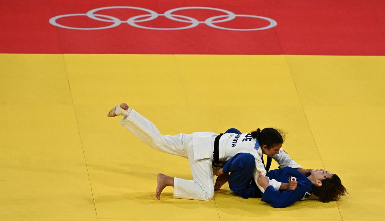 女子48キロ級準決勝に臨んだ角田（ロイター）