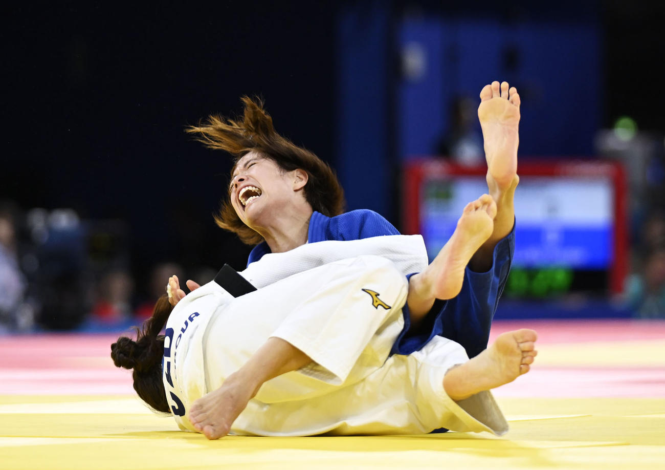 女子52キロ級2回戦　ケルディヨロワの谷落としで敗れる阿部詩（共同）