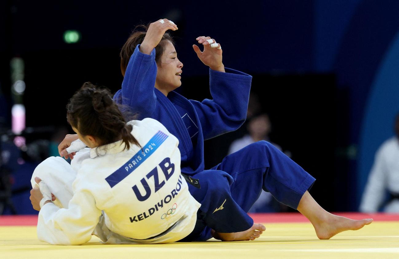 女子52キロ級2回戦　ケルディヨロワの谷落としで一本負けを喫した阿部詩（ロイター）