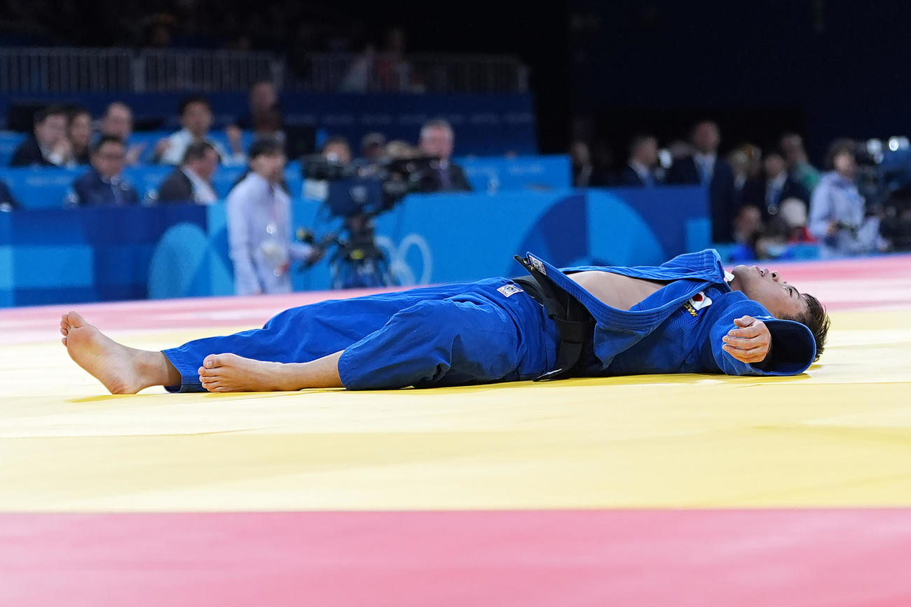 男子60キロ級準々決勝　ガリゴスに1本負けを喫し呆然とする永山（撮影・パオロ・ヌッチ）