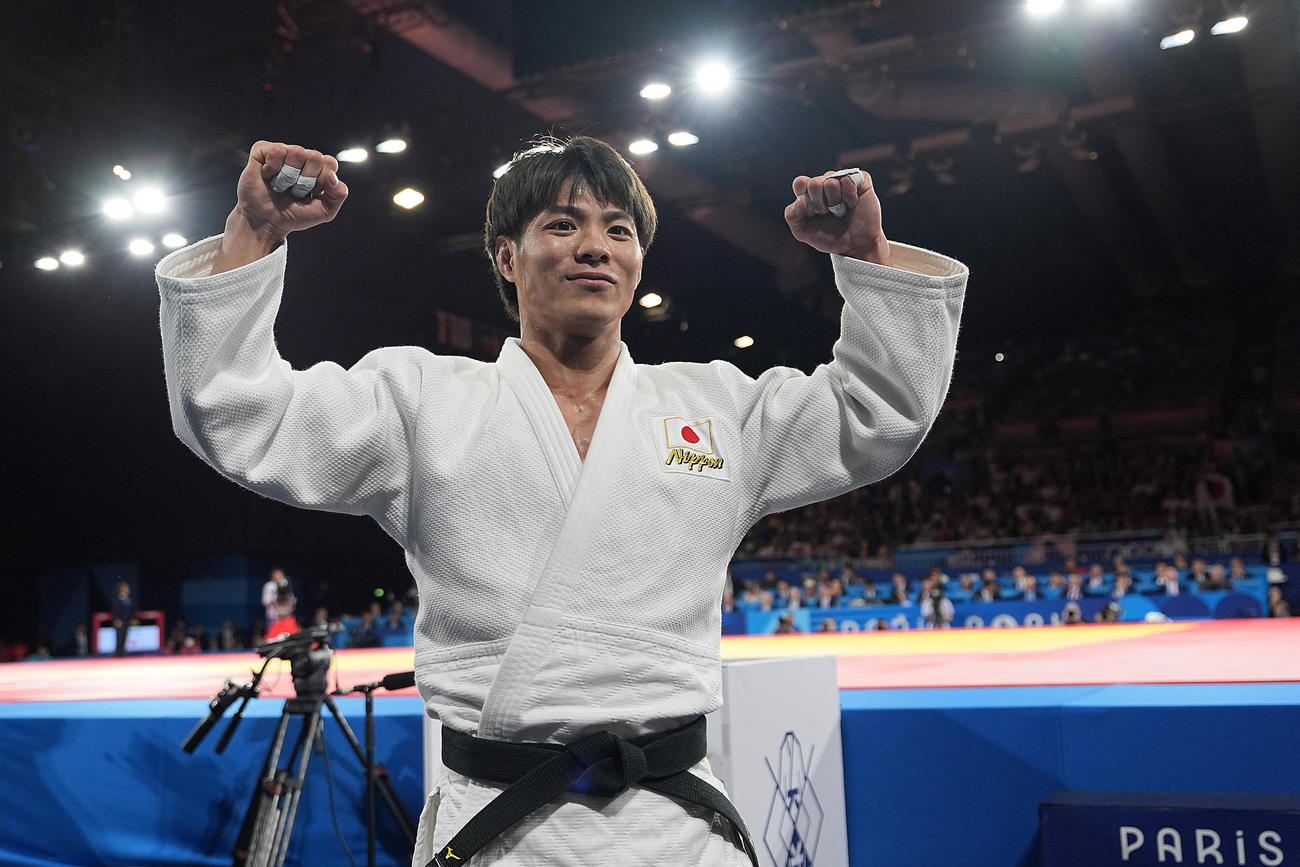 パリ五輪　男子66キロ級決勝　五輪連覇を飾りガッツポーズを決める阿部一二三（撮影・パオロ　ヌッチ）