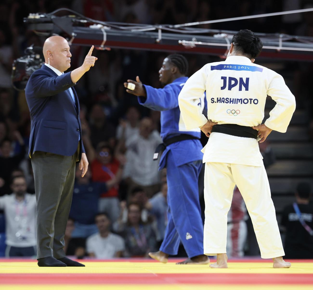男子73キロ級準々決勝、フランスのガバ・ジョアンベンジャマンに敗れる橋本（手前）（撮影・河田真司）