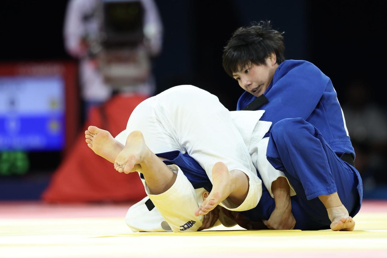 女子57キロ級敗者復活戦、果敢に攻める舟久保（撮影・河田真司）