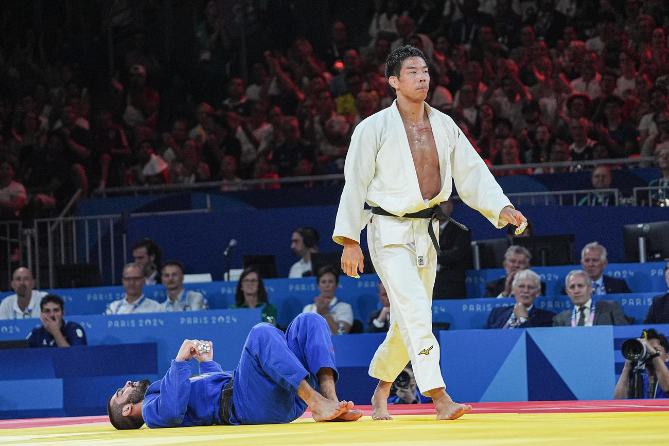 男子81キロ級決勝、タト・グリガラシビリ（左）を破り、2連覇を達成した永瀬（撮影・パオロ　ヌッチ）