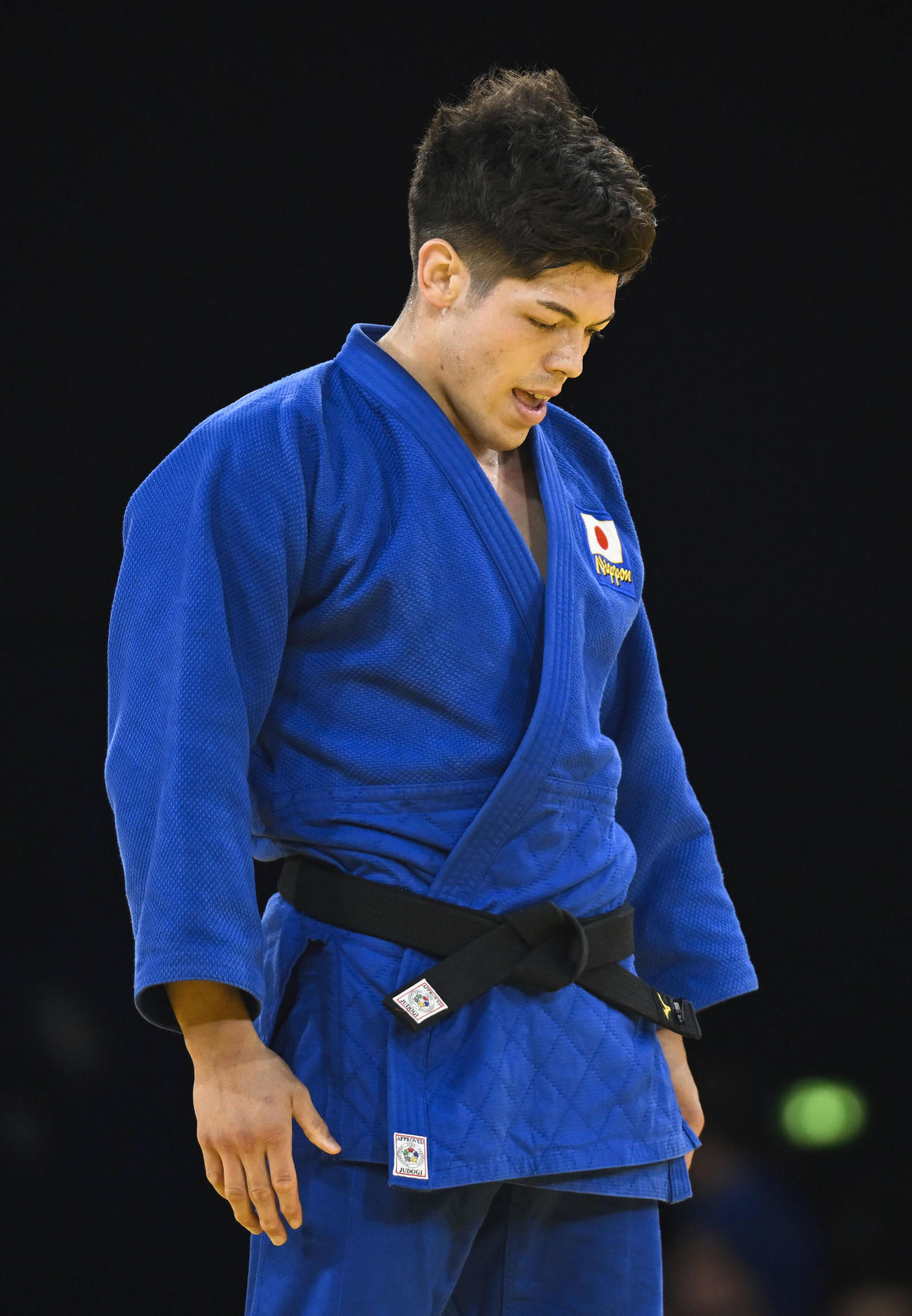 男子90 キロ 級決勝で敗れた村尾三四郎（共同）