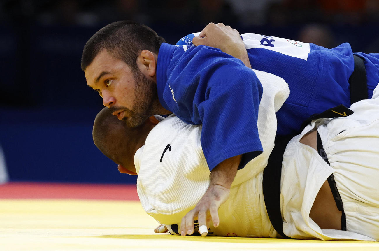 男子100キロ級1回戦　一本勝ちで初戦を突破したウルフ・アロン（ロイター）