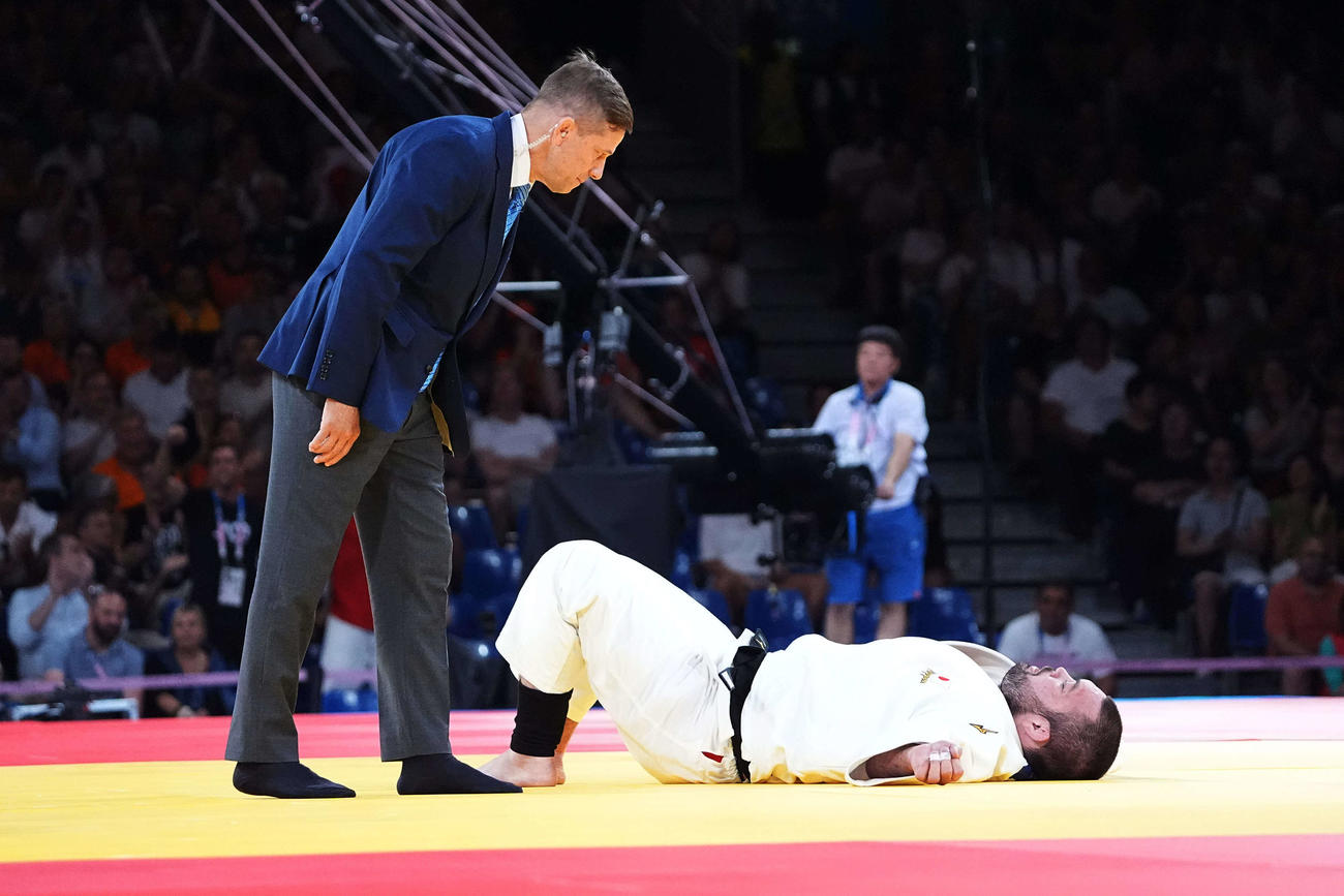 柔道男子100キロ級敗者復活戦　ウルフ・アロンはN・シェラザジシビリに敗れる（撮影・パオロ　ヌッチ）