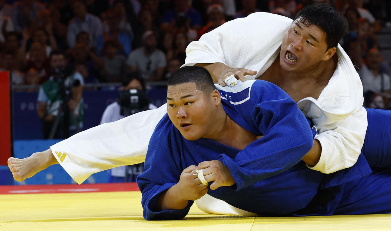 柔道100キロ超級準決勝で敗れた斉藤立（下）（ロイター）