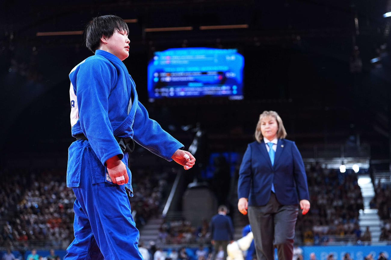 柔道女子78キロ級準々決勝　A・ワグナーに敗れて引き揚げる高山（撮影・パオロ　ヌッチ）