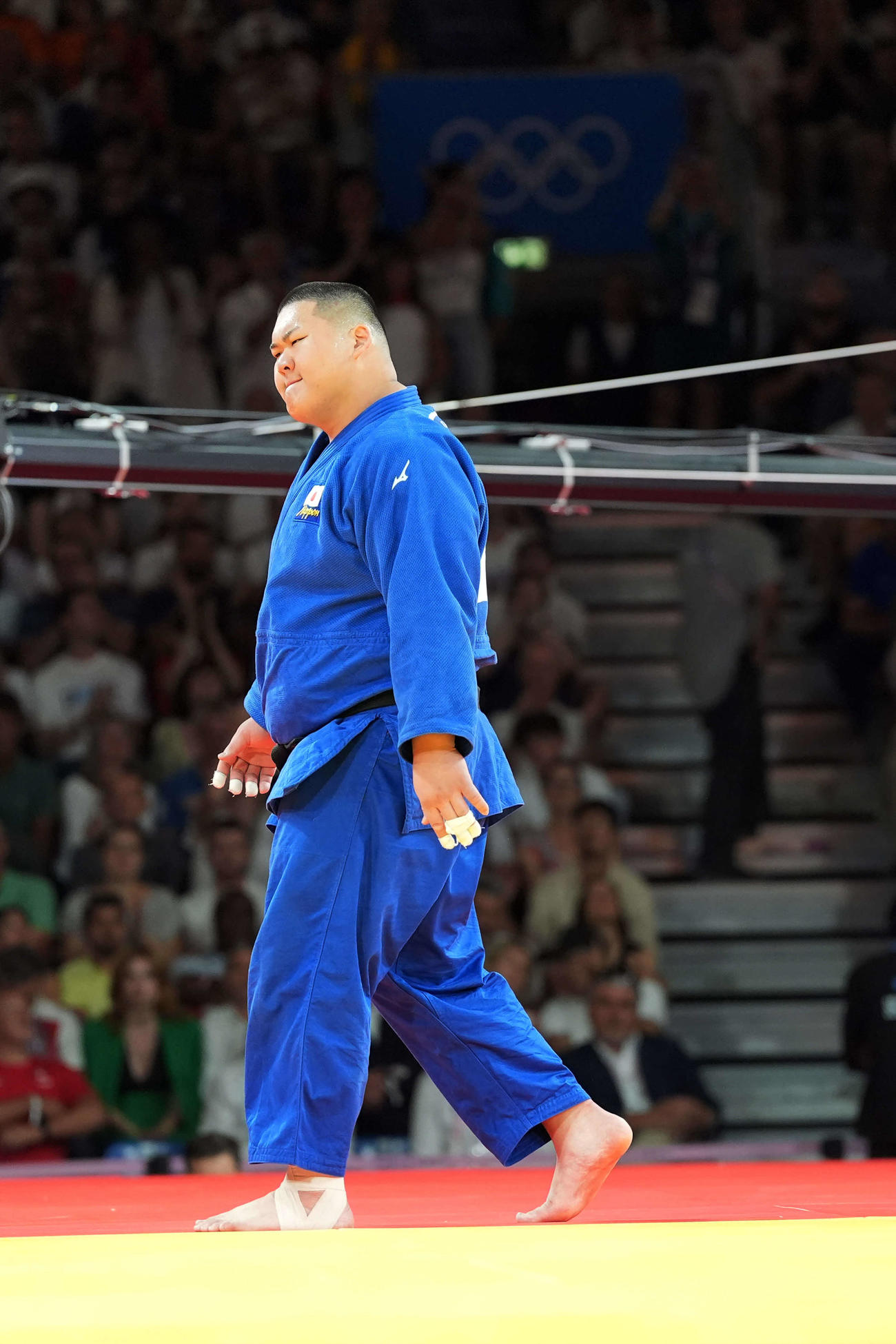 柔道男子100キロ超級準決勝　キム・ミンジョンに一本負けして引き揚げる斉藤（撮影・パオロ　ヌッチ）