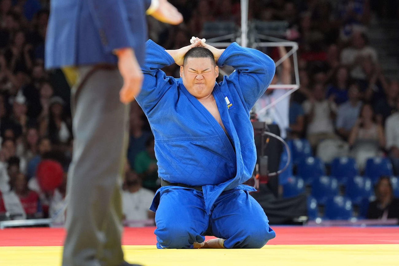柔道男子100キロ超級準決勝　斉藤はキム・ミンジョンに敗れて悔しがる（撮影・パオロ　ヌッチ）