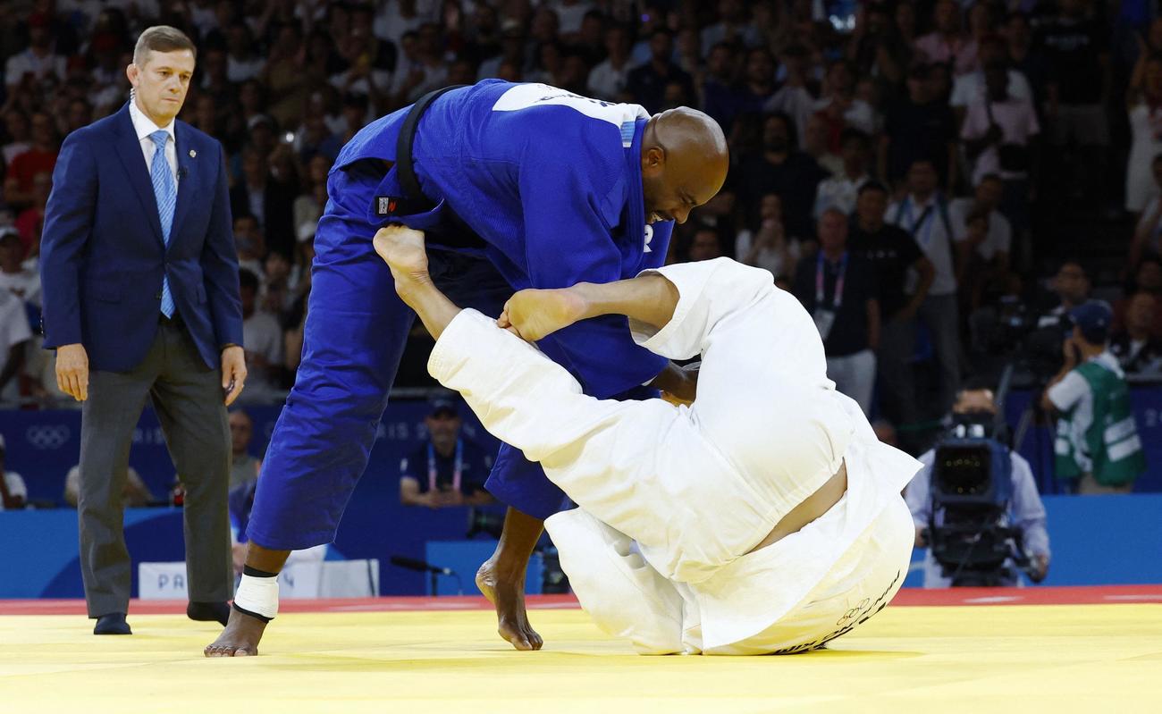 柔道100キロ超級決勝　韓国選手を払い腰で破り、金メダルを獲得したリネール（ロイター）