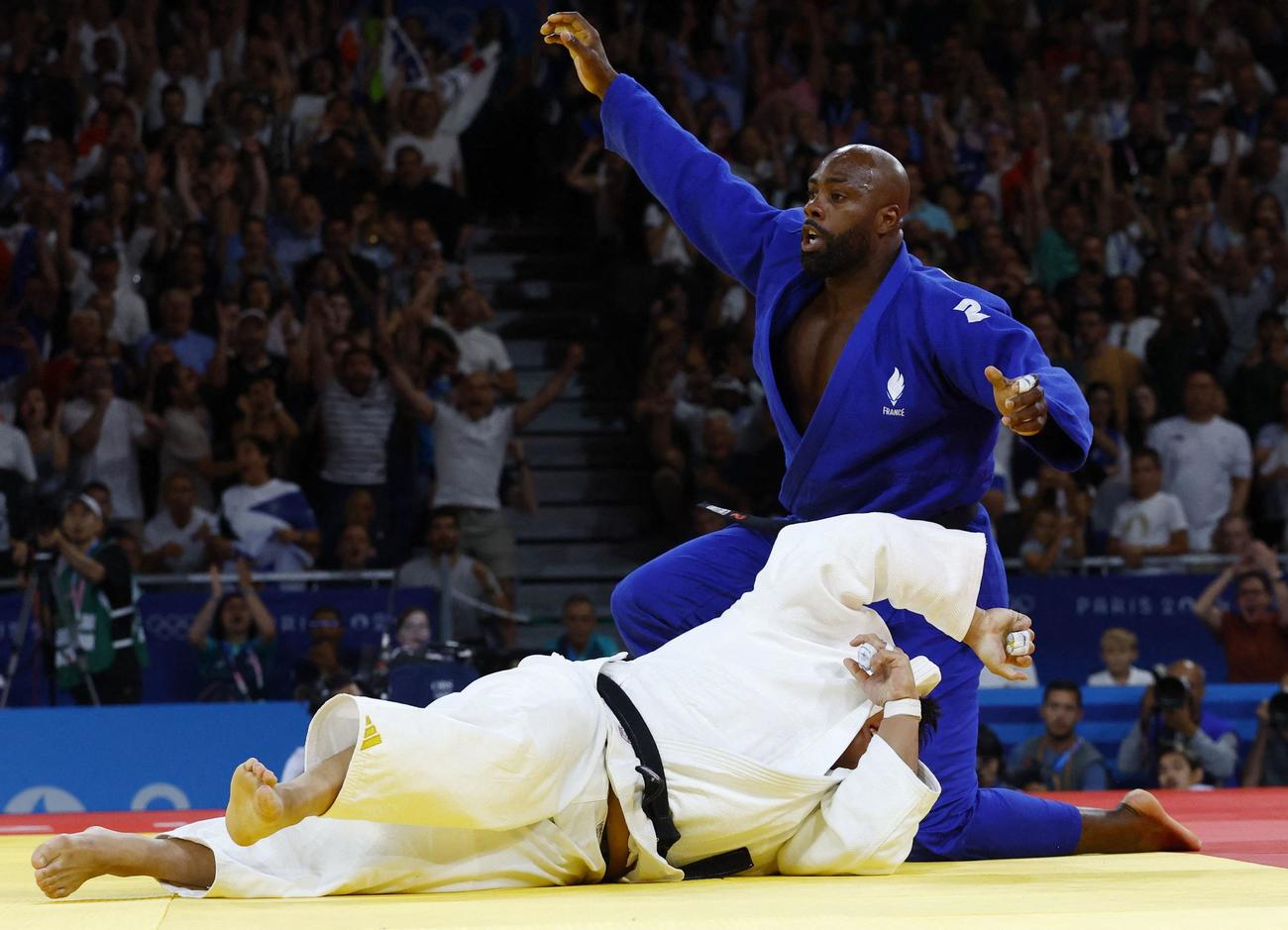 柔道100キロ超級決勝　韓国選手を払い腰で破り、金メダルを獲得したリネール（ロイター）