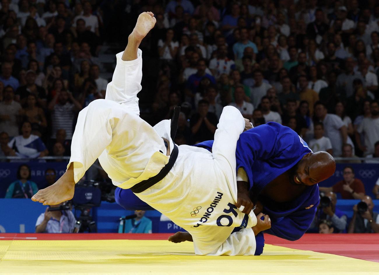 柔道100キロ超級決勝　韓国選手を払い腰で破り、金メダルを獲得したリネール（ロイター）