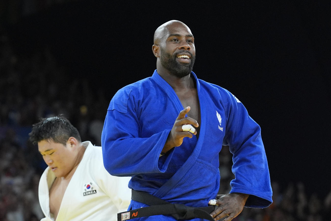 柔道100キロ超級決勝　韓国選手を払い腰で破り、金メダルを獲得したリネール（ロイター）