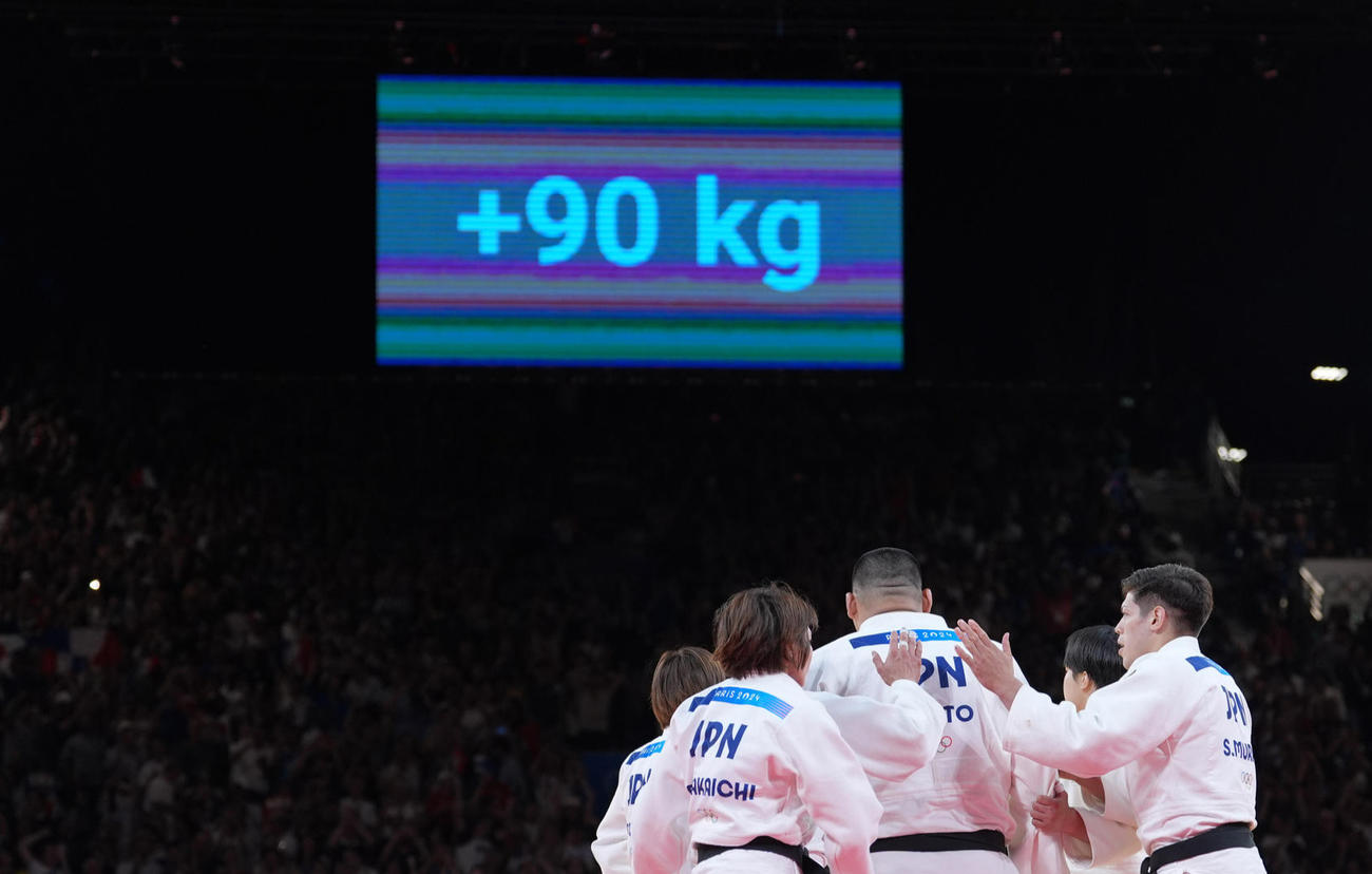 混合団体決勝　代表戦のルーレットで男子90キロ超級と決定（撮影・パオロ　ヌッチ）