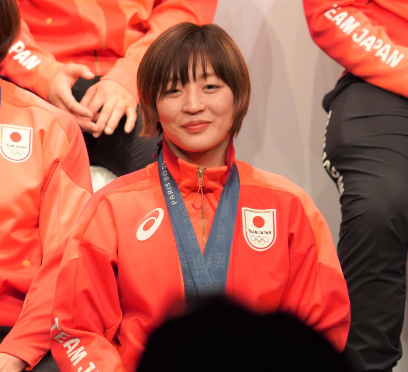 柔道混合団体で銀メダルを獲得し、メダリスト会見に出席した女子48キロ級角田夏実（撮影・佐藤成）