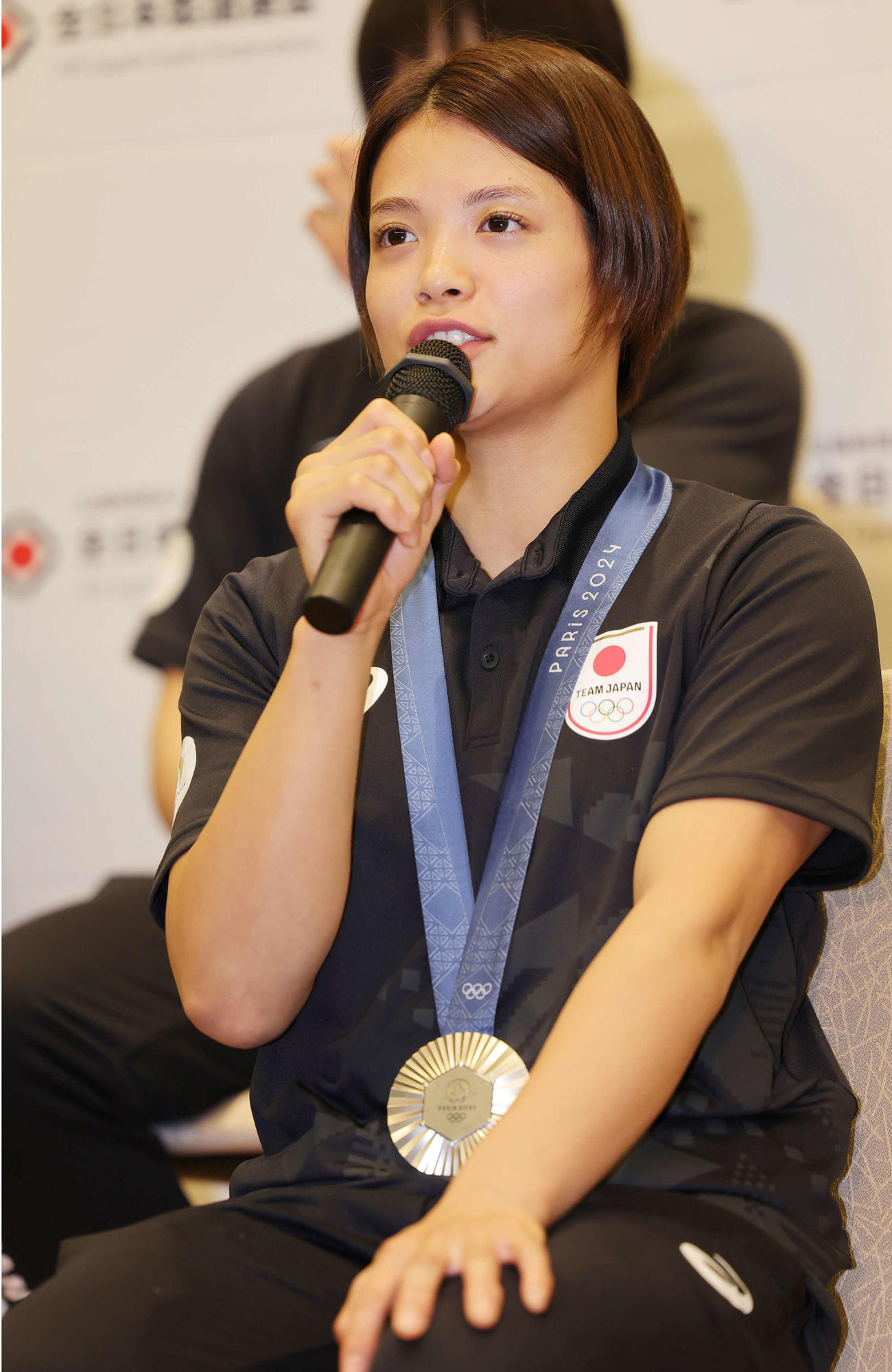 パリ五輪から帰国し会見する柔道女子日本代表の阿部詩（2024年8月6日撮影）