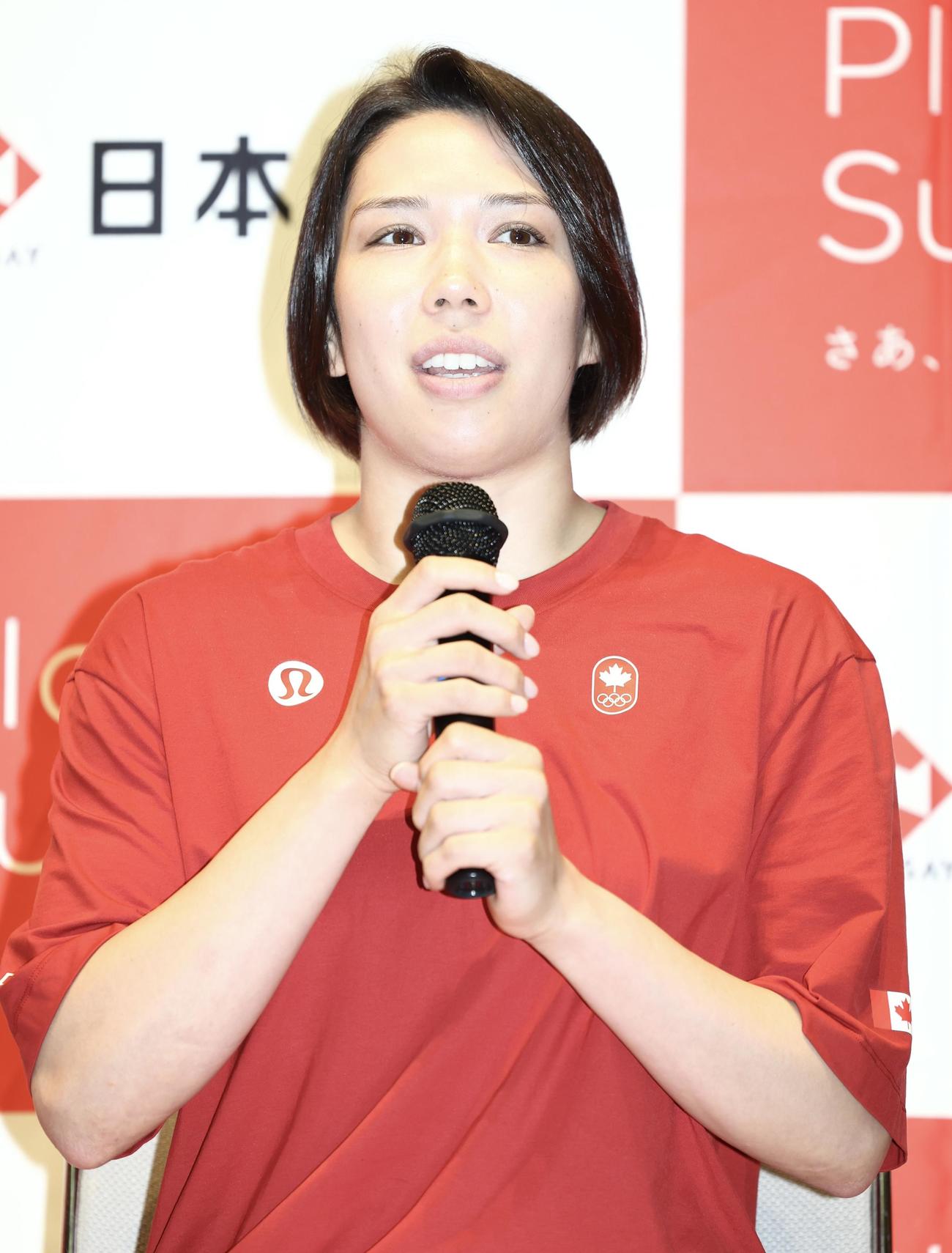 パリ五輪チームニッセイ報告会に臨む出口ケリー（撮影・河田真司）