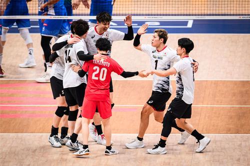 得点を喜ぶ男子日本代表（C）FIVB