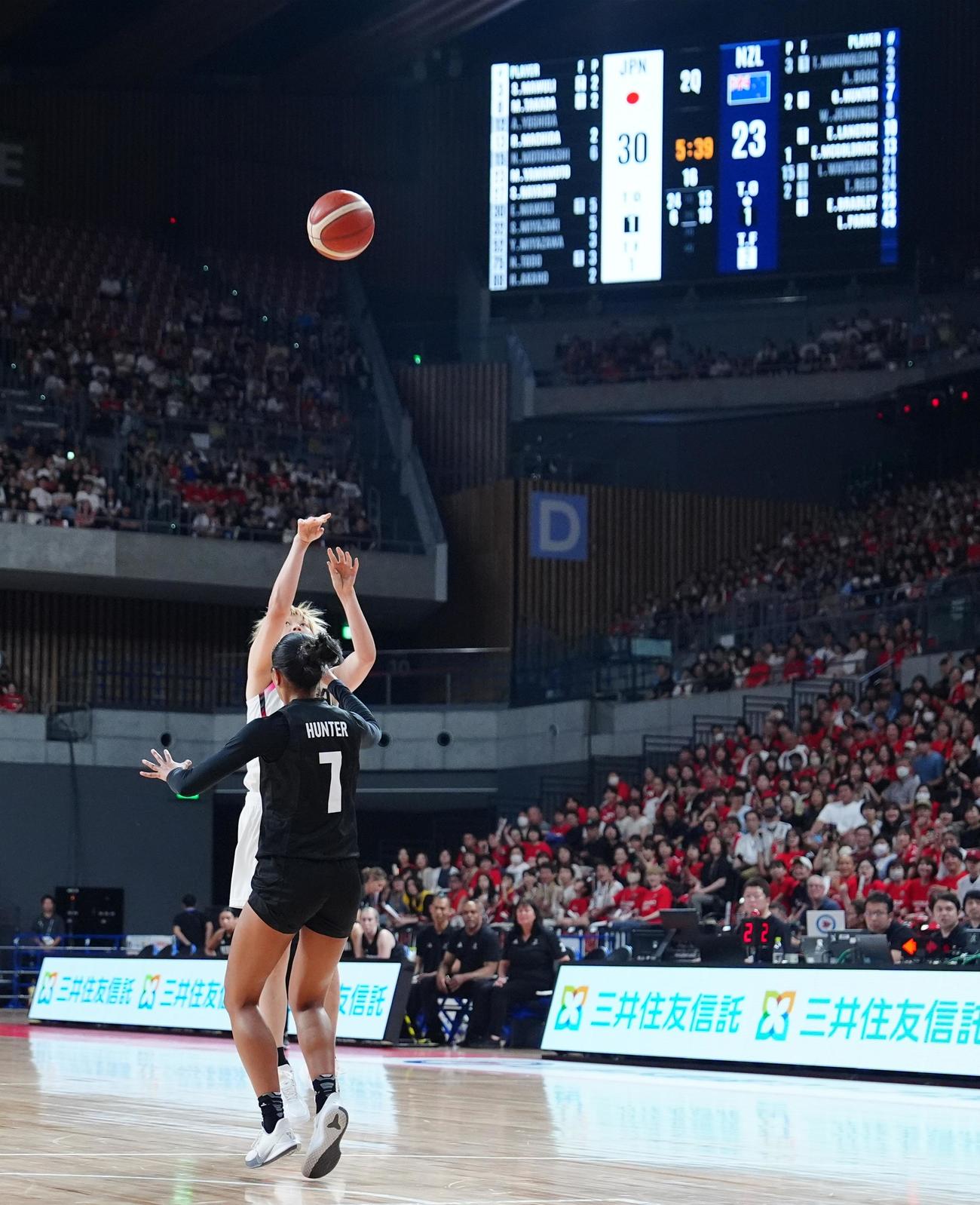 国際強化試合　日本対ニュージーランド　第2Q、3点シュートを決める高田（撮影・江口和貴）