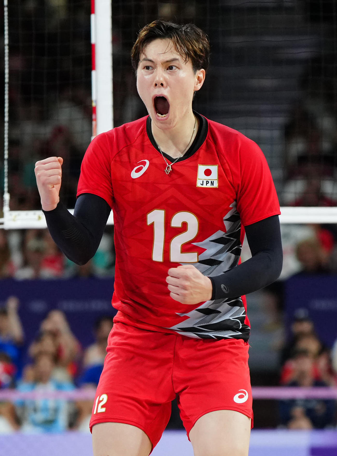 日本対アルゼンチン　第4セット、ブロックを決めガッツポーズの高橋藍（撮影・江口和貴）
