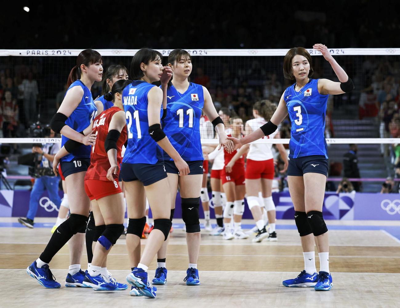 ポーランドに敗れた日本。右端は古賀（共同）
