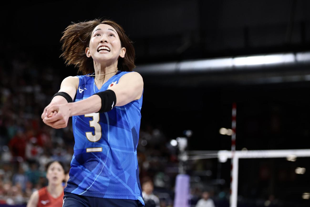 日本対ポーランド　第4セット、レシーブする古賀（撮影・河田真司）