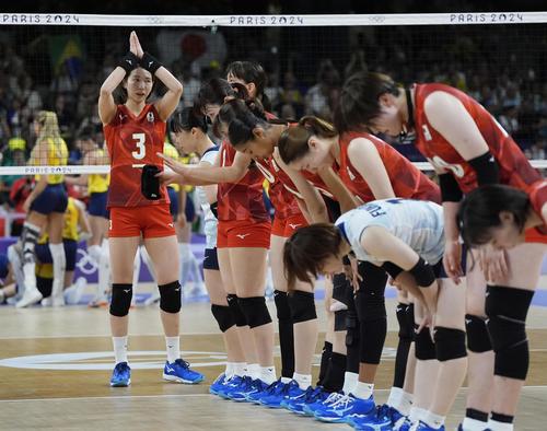 ブラジルにストレートで敗れた日本＝パリ（共同）