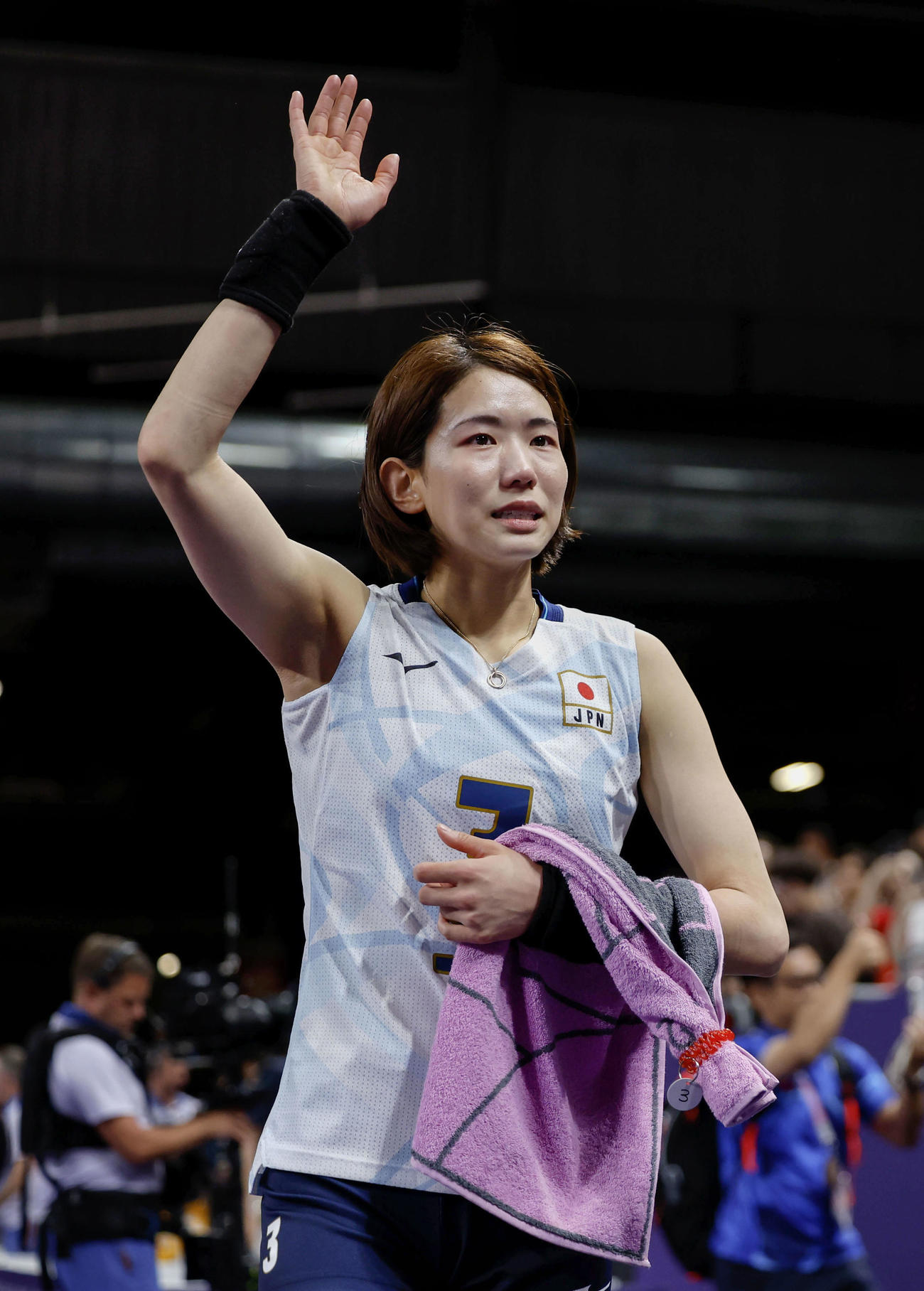 ケニアに勝利し引き揚げる古賀＝パリ（共同）