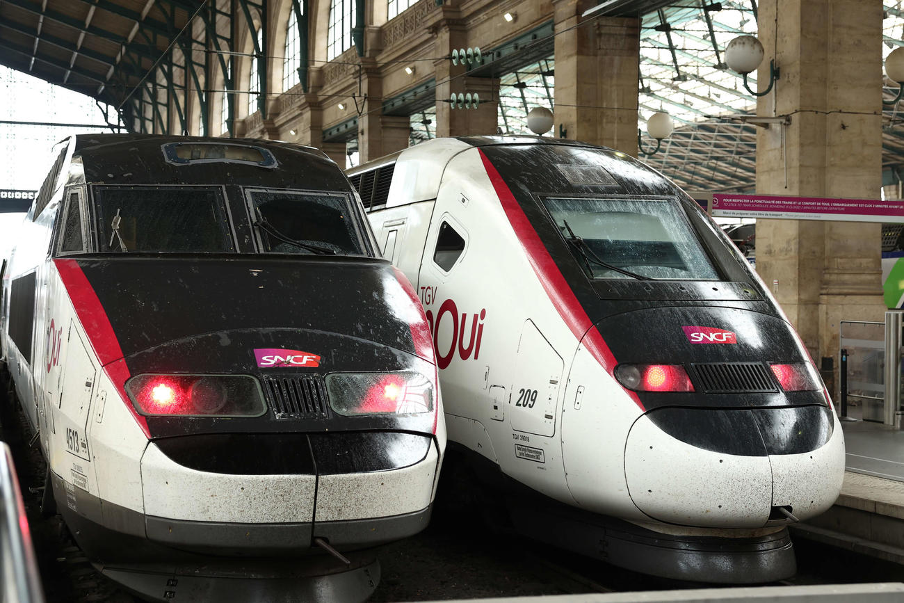 パリ北駅で待機するTGV（撮影・河田真司）