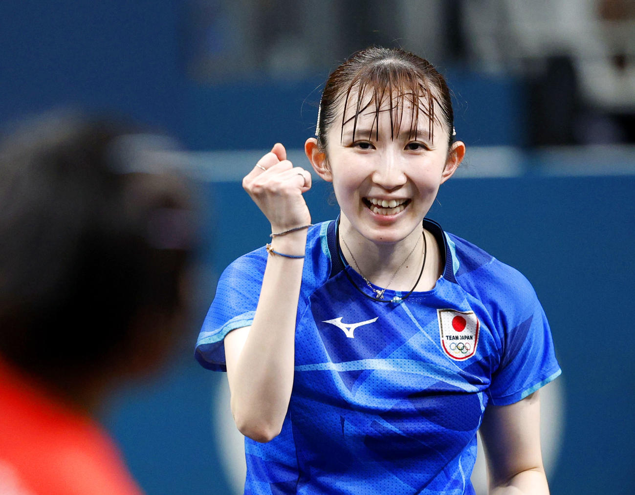 女子シングルス準々決勝　ポイントを奪いガッツポーズする早田（共同）