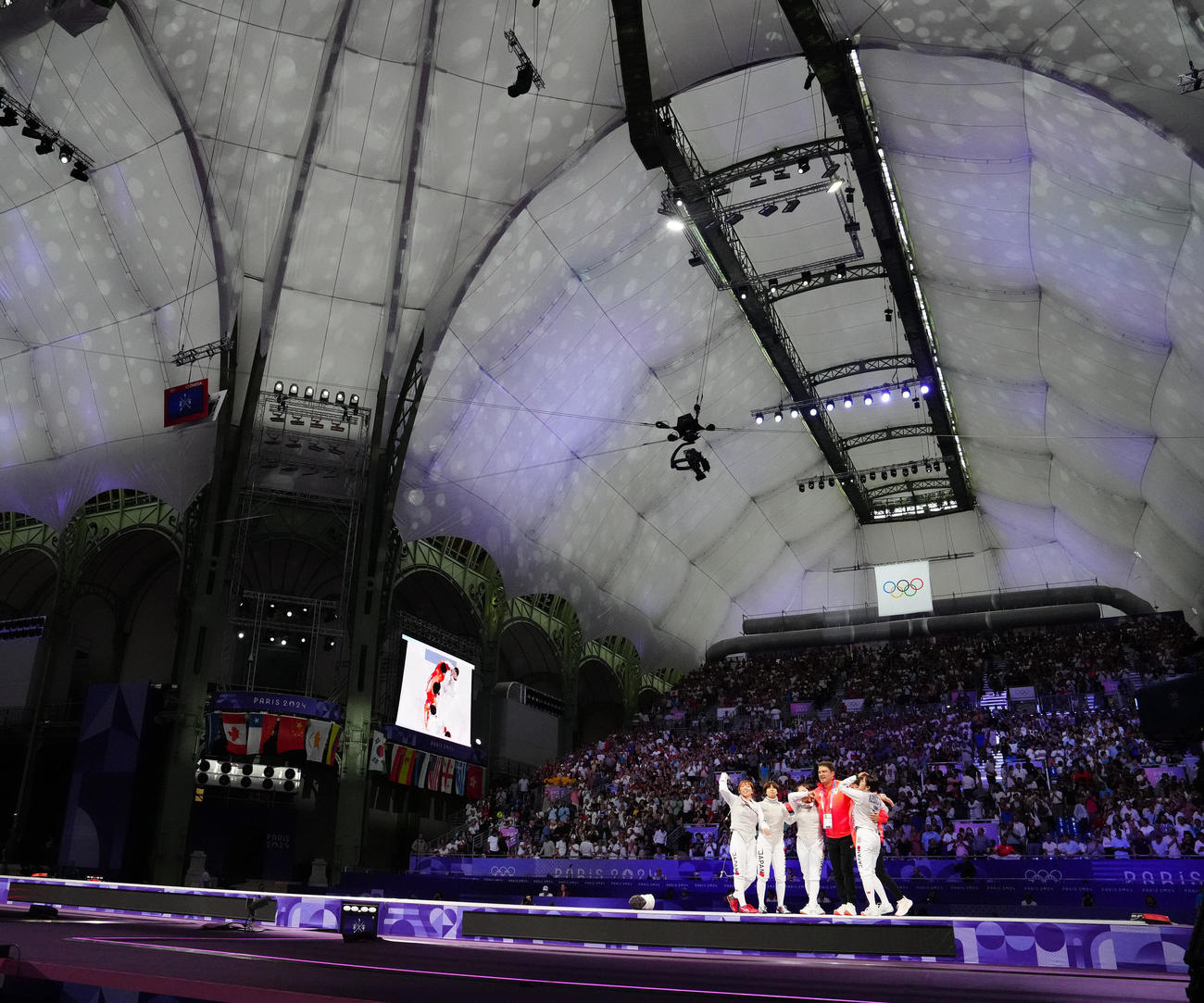 フェンシング女子フルーレ団体　カナダとの3位決定戦に勝利し、喜ぶ選手たち（撮影・江口和貴）