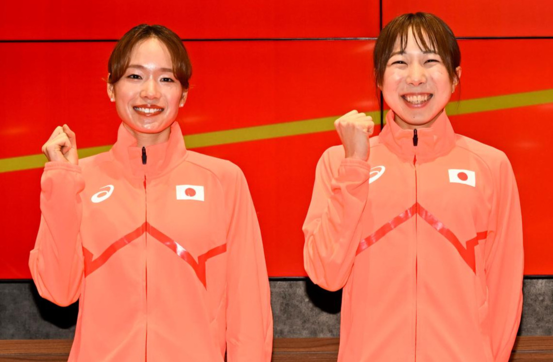パリ五輪マラソン女子日本代表の一山麻緒（左）と鈴木優花（2024年3月25日撮影、提供：日本陸連／フォート・キシモト）