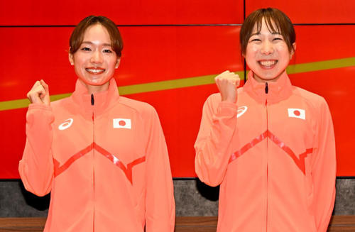 パリ五輪マラソン女子日本代表の一山麻緒（左）と鈴木優花（2024年3月25日撮影、提供：日本陸連／フォート・キシモト）