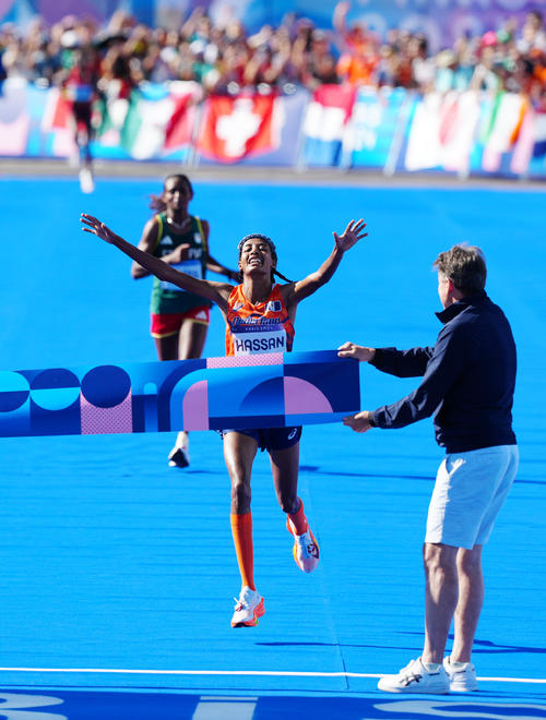 女子マラソンで優勝するオランダのハッサン（撮影・江口和貴）