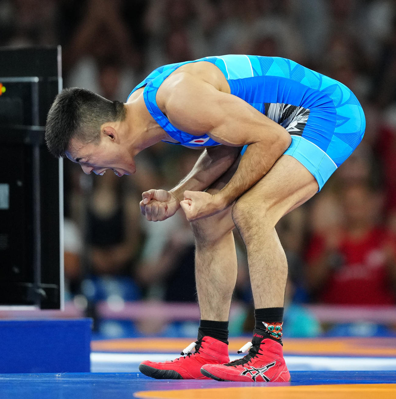 男子グレコローマンスタイル60キロ級準決勝でキルギスのシャルシェンベコフに勝利し雄たけびを上げる文田（撮影・江口和貴）