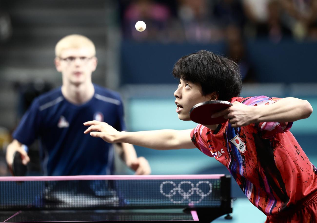 男子団体3位決定戦　日本対フランス　シングルス4に臨む篠塚（撮影・河田真司）