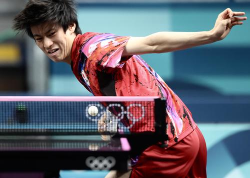 男子団体3位決定戦　日本対フランス　シングルス2に臨む戸上（撮影・河田真司）