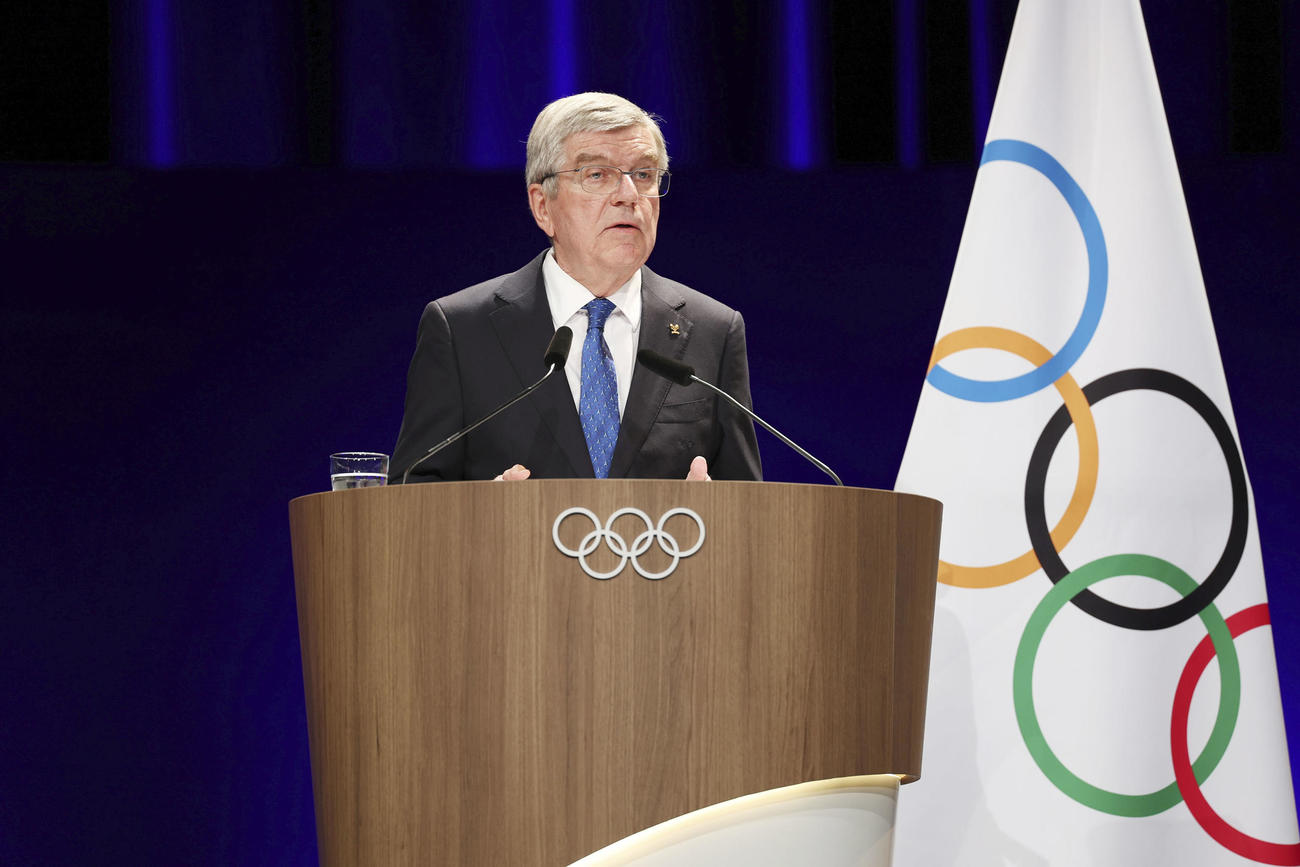 IOCの総会であいさつするバッハ会長（ゲッティ＝共同）